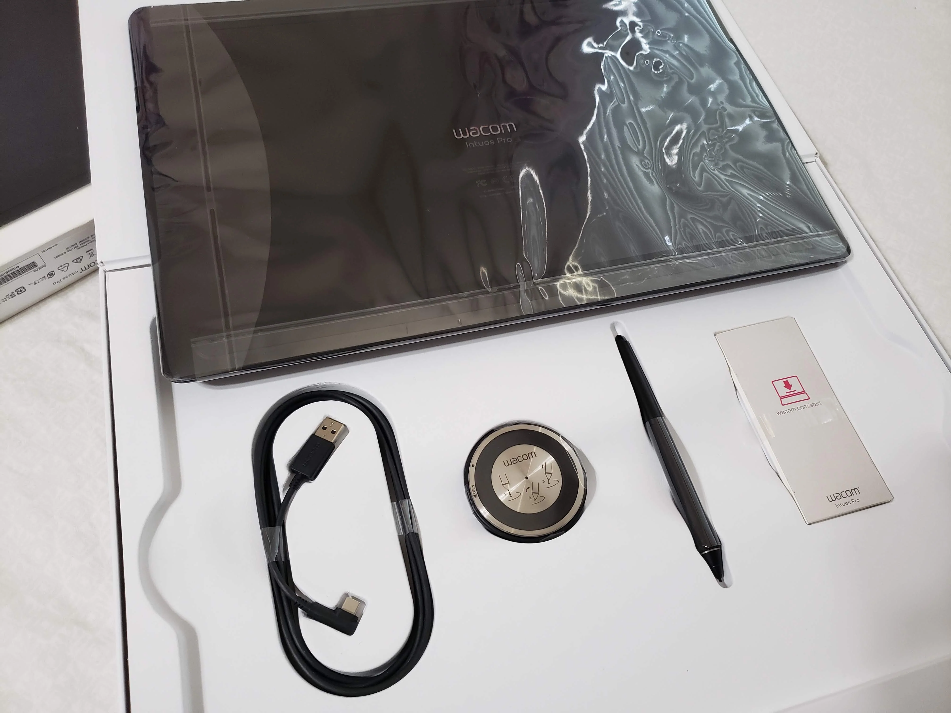 Wacom Intuos Pro Large PTH860 (Open Box Tablet) - Image 3