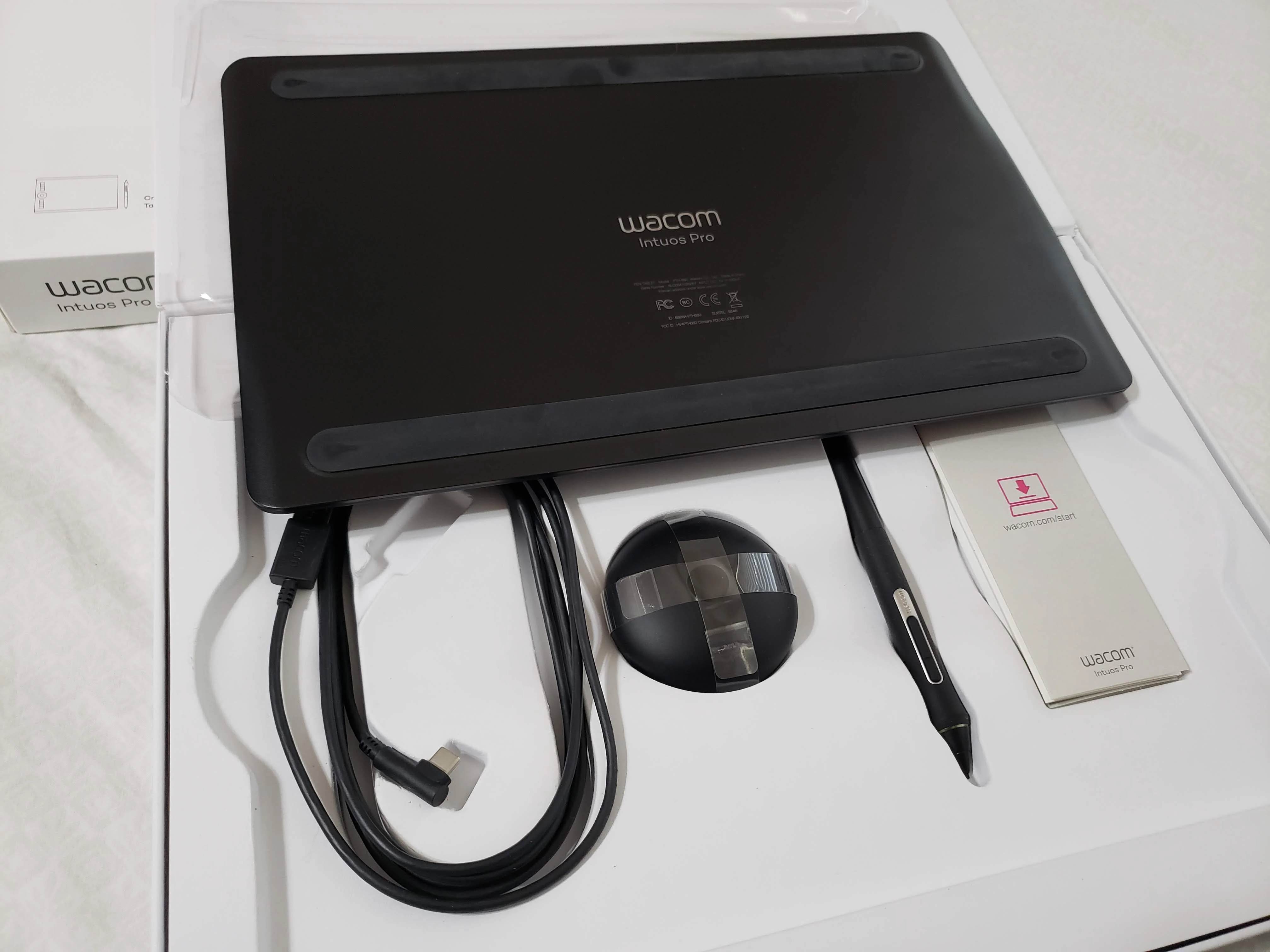 Wacom Intuos Pro Medium PTH660 (Open Box Tablet) - Image 3